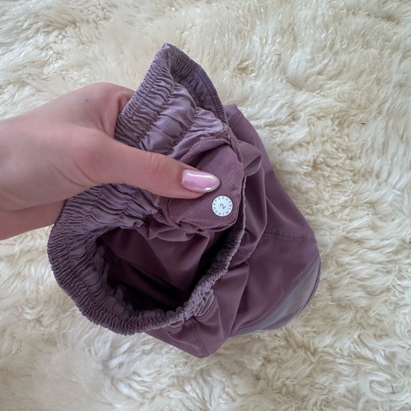 Lululemon Hotty Hot Short II *2.5" two toned purple and pink size 2 - Picture 3 of 3